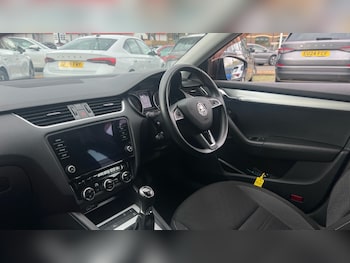 Used Skoda Octavia 2019 for sale - 76487381: Photo