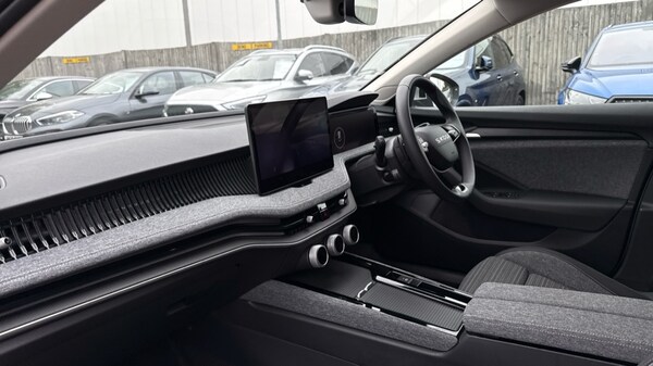 Used Skoda Superb 2025 for sale - 76015169: Photo 2