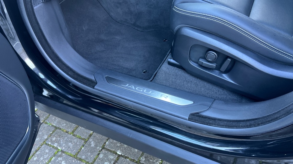 Used Jaguar F-Pace 2023 for sale - 76868674: Photo 37