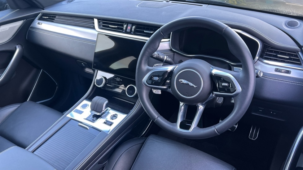 Used Jaguar F-Pace 2023 for sale - 76868674: Photo 9