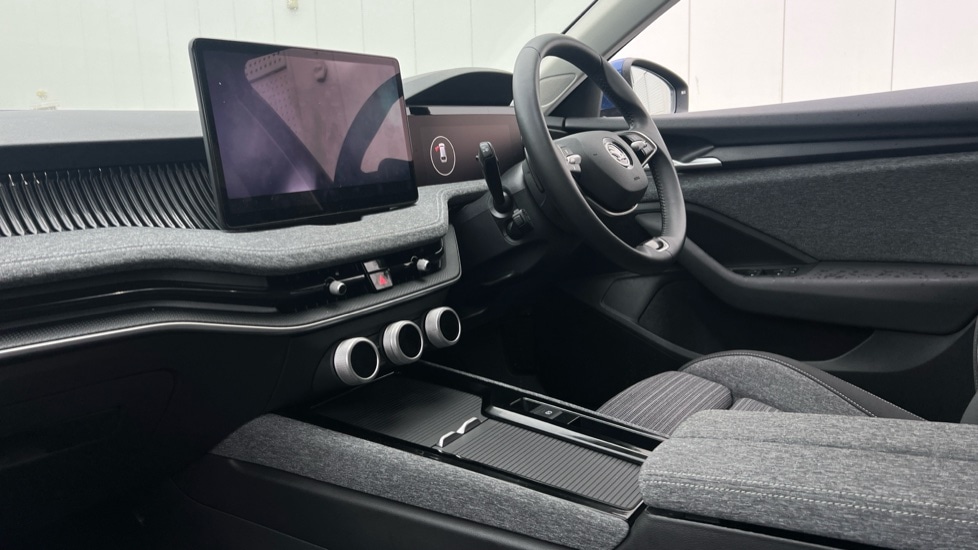 Used Skoda Superb 2025 for sale - 76999270: Photo 2