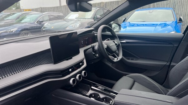 Used Skoda Superb 2025 for sale - 75468085: Photo 10