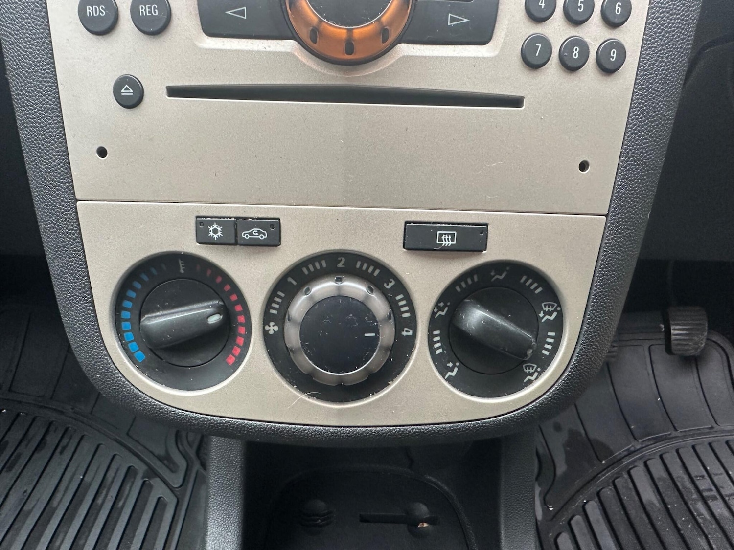 Used Vauxhall Corsa 2010 for sale - 77255517: Photo 14