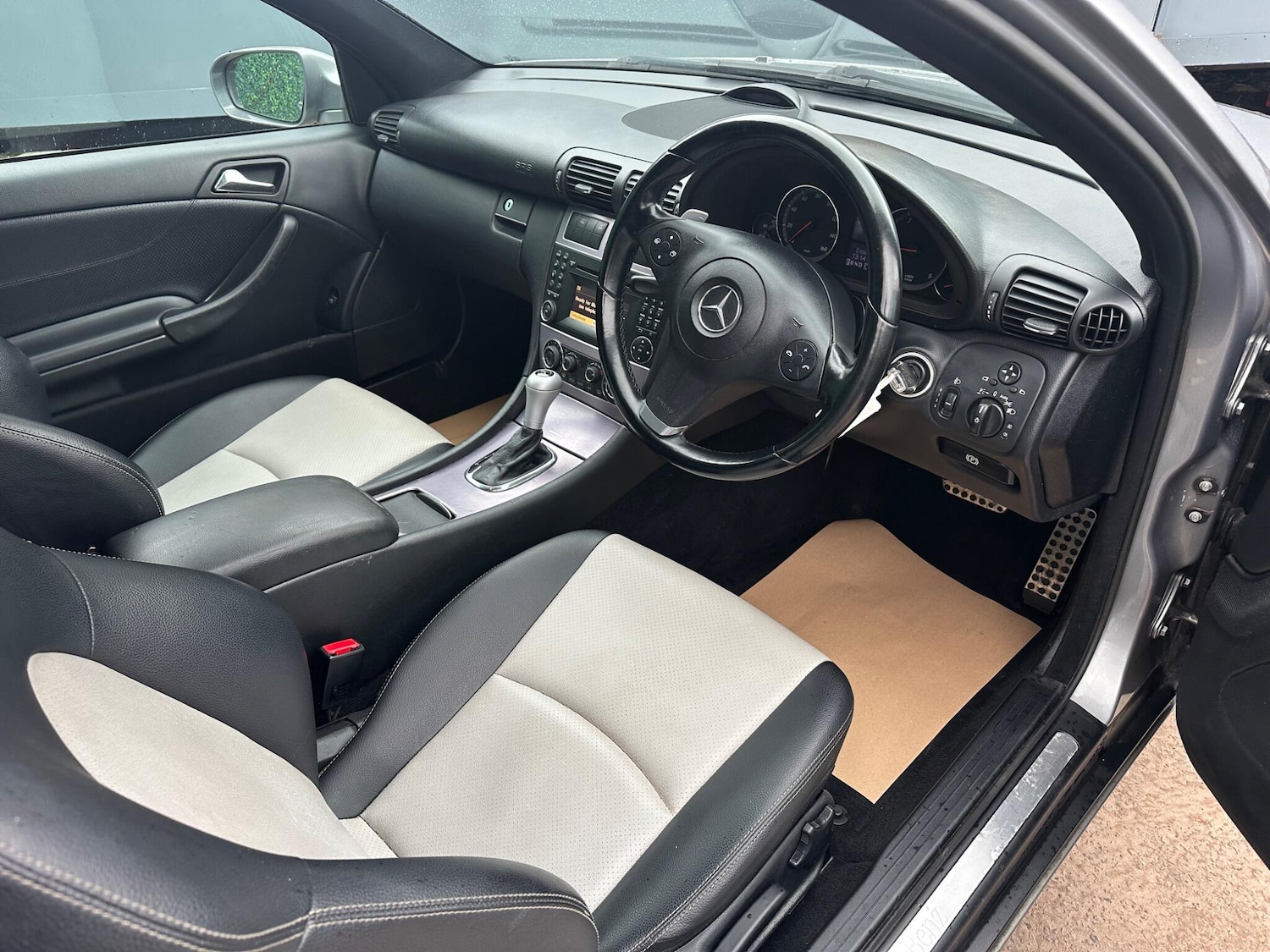 Used Mercedes-Benz CLC Class 2010 for sale - 77330331: Photo 17