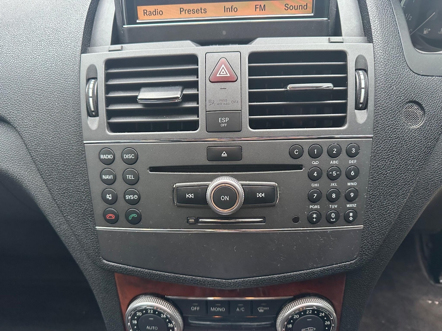 Used Mercedes-Benz C Class 2010 for sale - 77144008: Photo 31