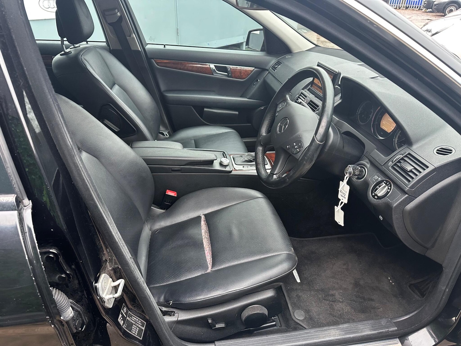 Used Mercedes-Benz C Class 2010 for sale - 77144008: Photo 68