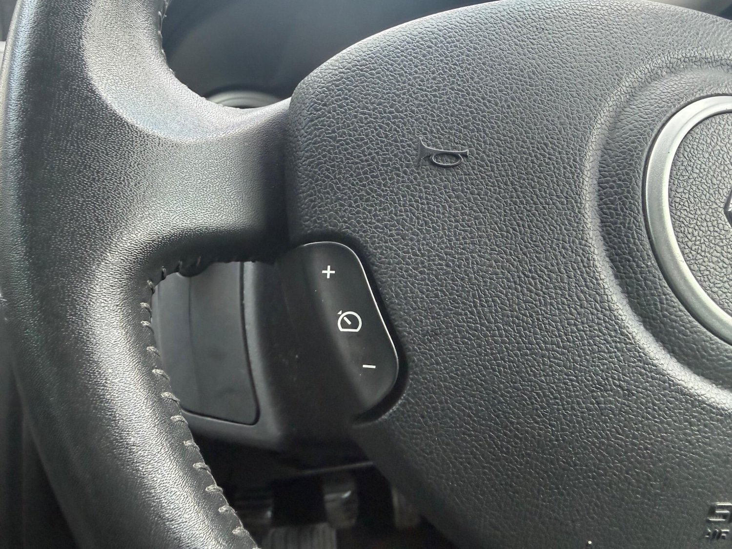 Used Renault Clio 2010 for sale - 77468503: Photo 19