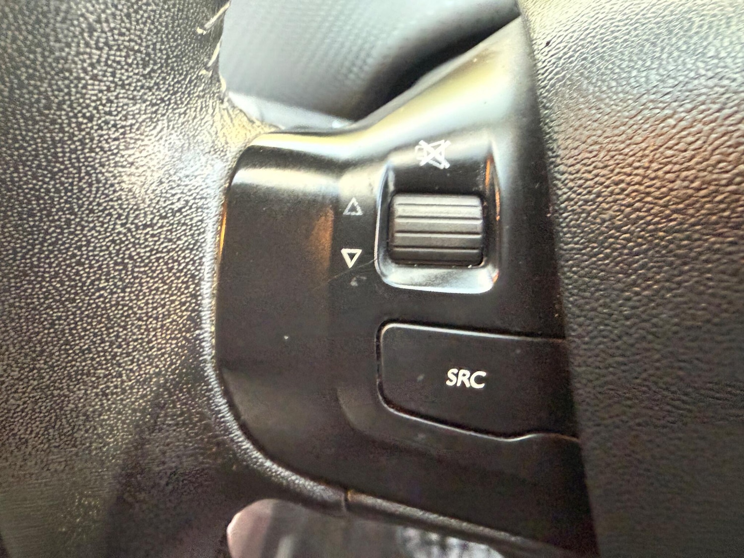 Used Peugeot 2008 2015 for sale - 76898361: Photo 29