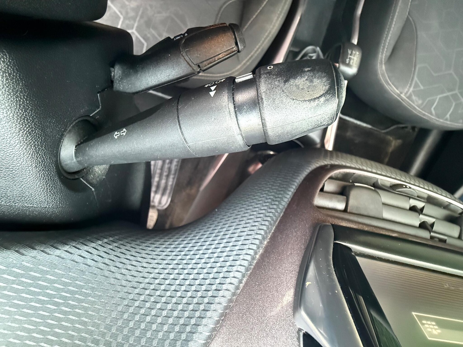 Used Peugeot 2008 2015 for sale - 76898361: Photo 31