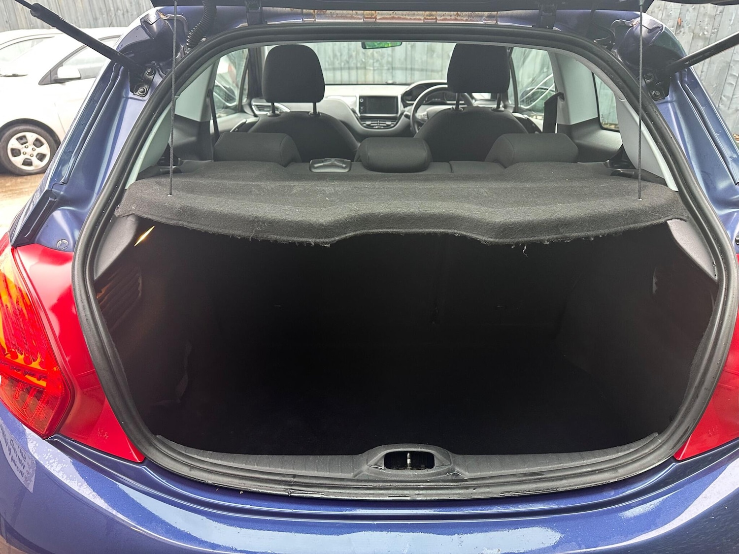 Used Peugeot 208 2014 for sale - 77255494: Photo 16