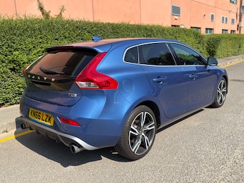 Used Volvo V40 2016 for sale - 79240689: Photo