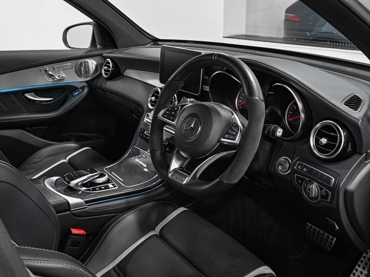 Used Mercedes-Benz GLC 2019 for sale - 77133877: Photo 2