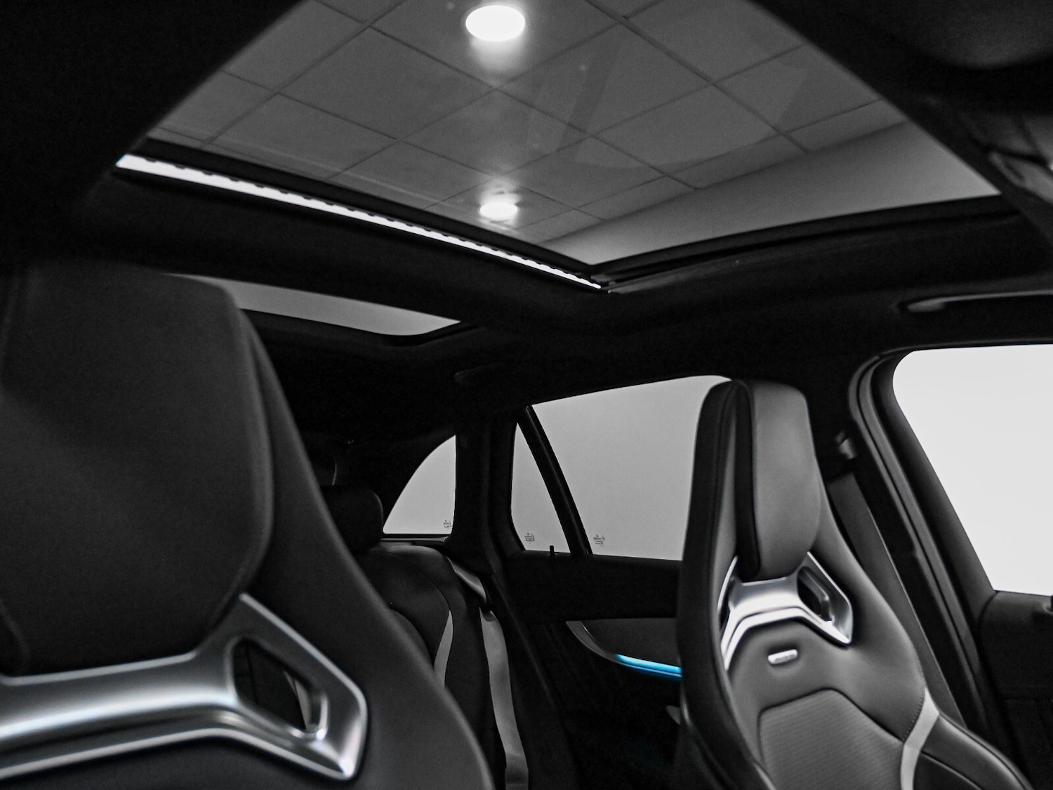 Used Mercedes-Benz GLC 2019 for sale - 77133877: Photo 3