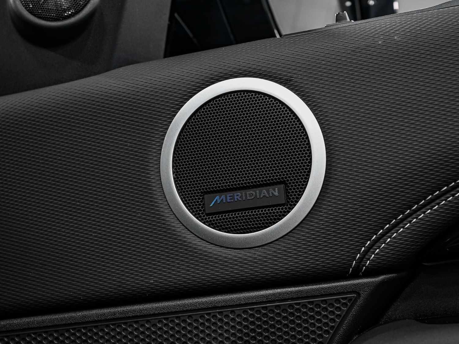 Used Land Rover Discovery 2023 for sale - 76872530: Photo 14