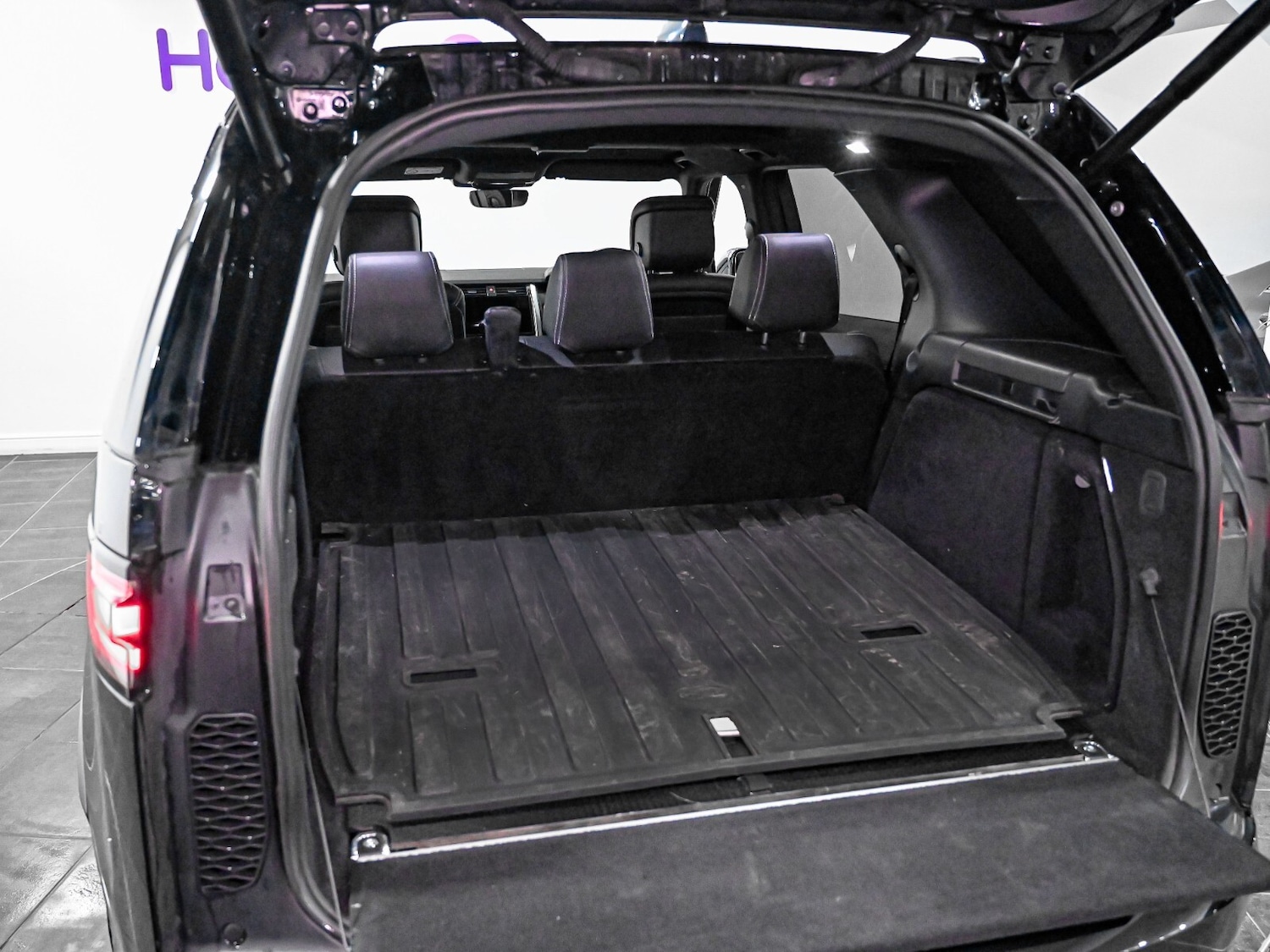 Used Land Rover Discovery 2023 for sale - 76872530: Photo 20