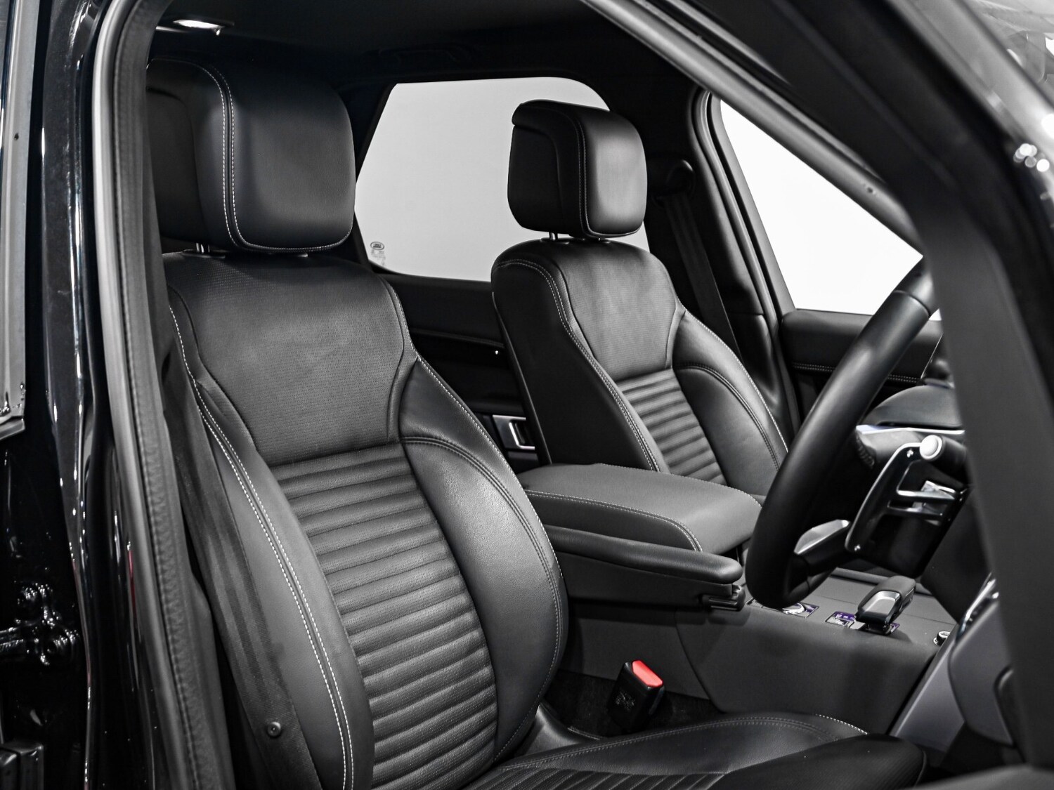 Used Land Rover Discovery 2023 for sale - 76872530: Photo 3