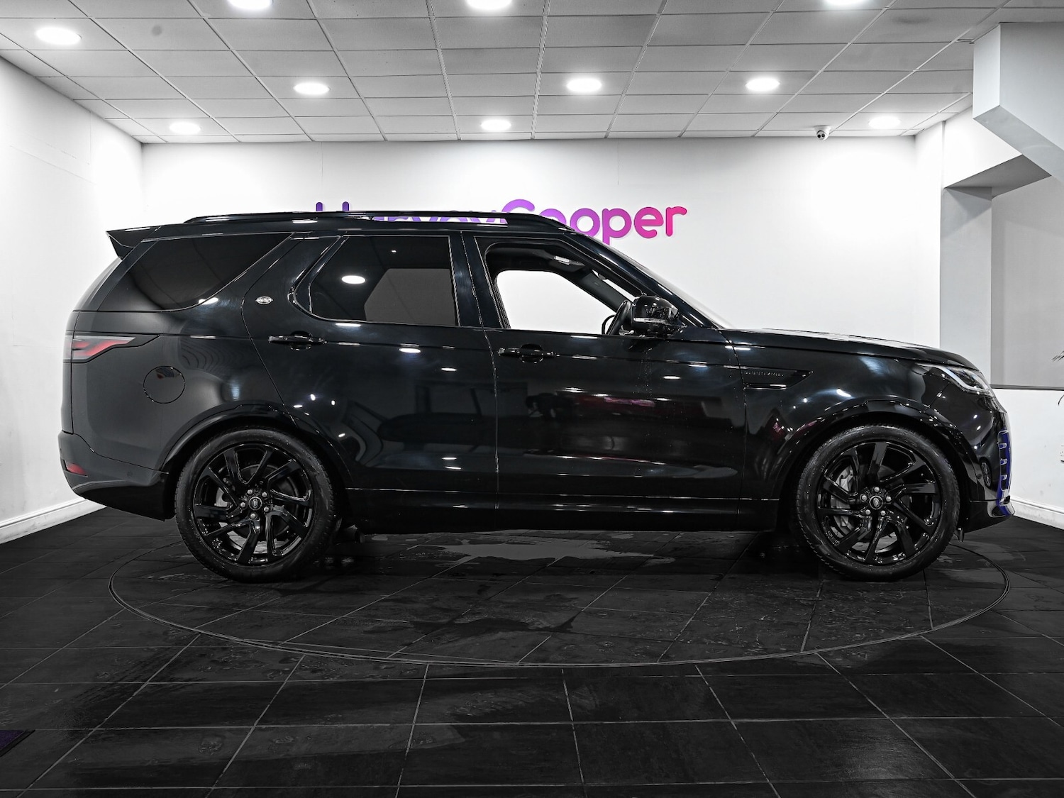 Used Land Rover Discovery 2023 for sale - 76872530: Photo 4