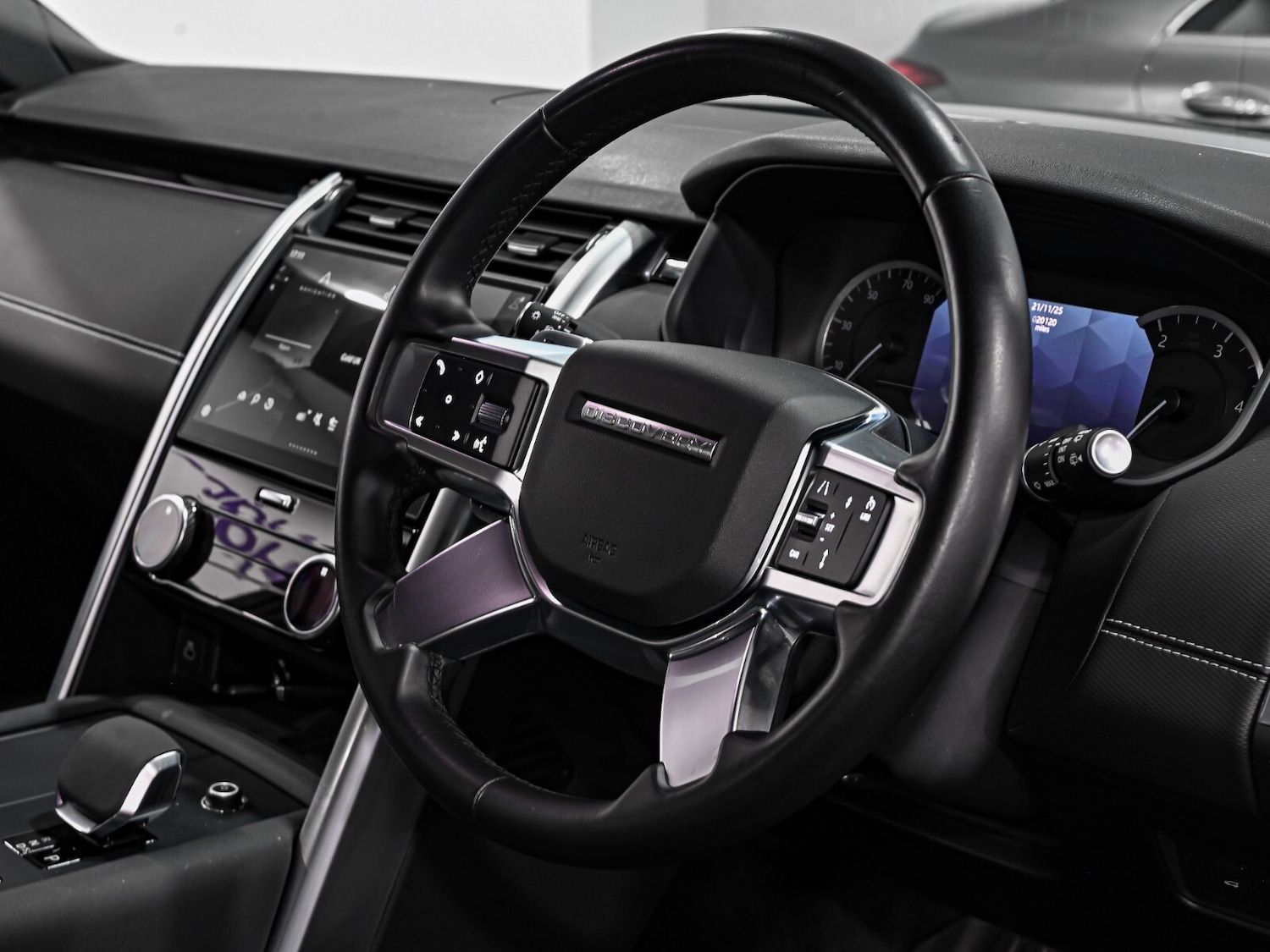 Used Land Rover Discovery 2023 for sale - 76872530: Photo 7