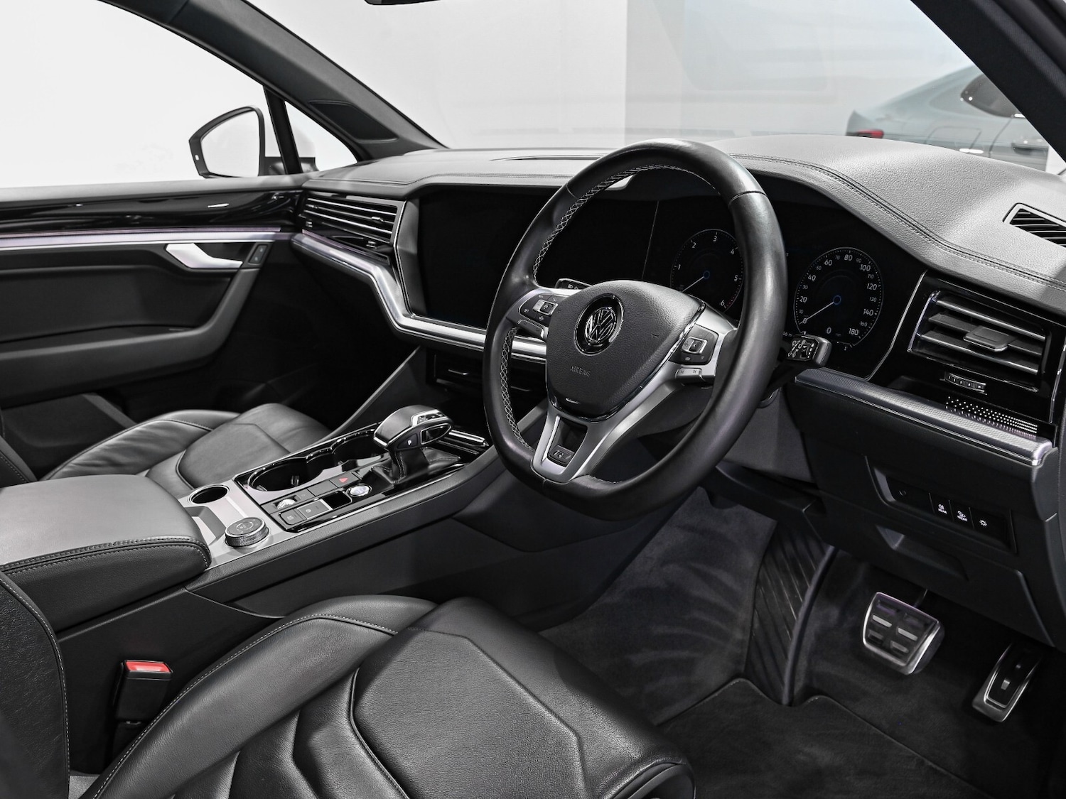 Used Volkswagen Touareg 2019 for sale - 76868473: Photo 2