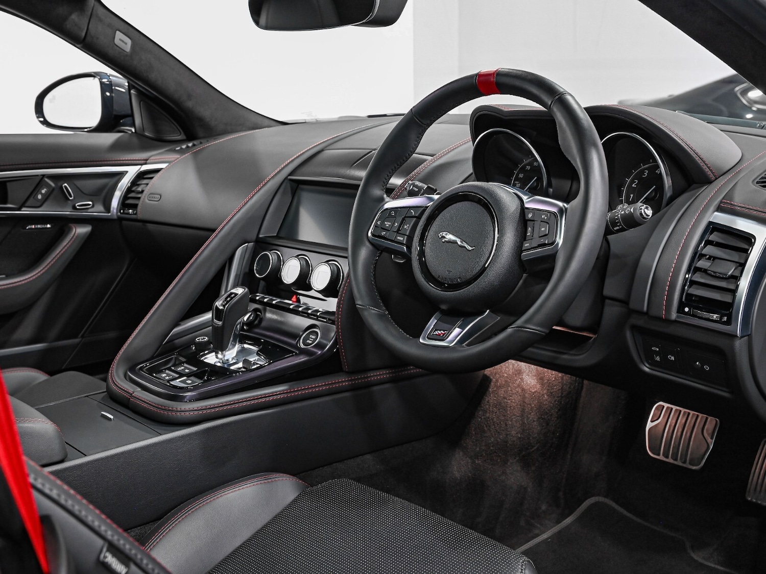 Used Jaguar F-Type 2019 for sale - 76074438: Photo 2