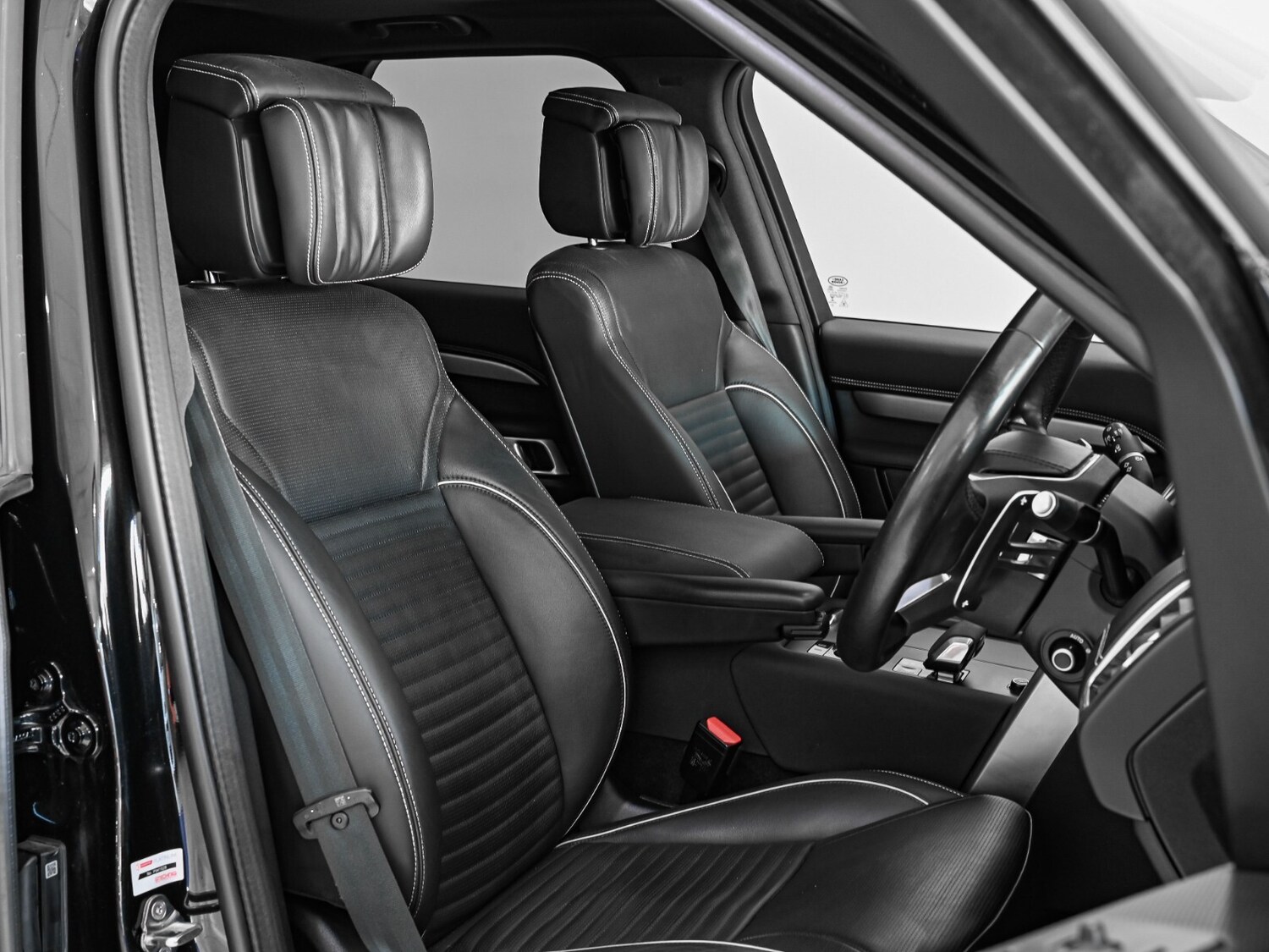 Used Land Rover Discovery 2023 for sale - 78094626: Photo 3