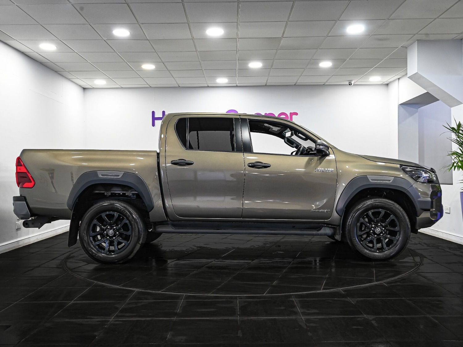 Used Toyota Hilux 2025 for sale - 76881787: Photo 4