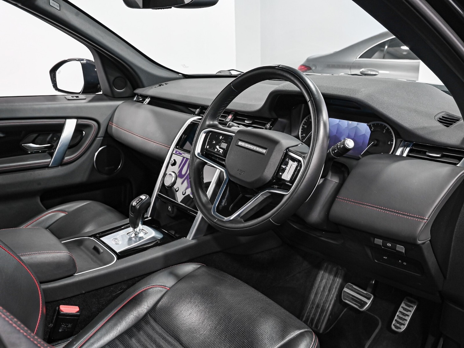 Used Land Rover Discovery Sport 2022 for sale - 76647918: Photo 2