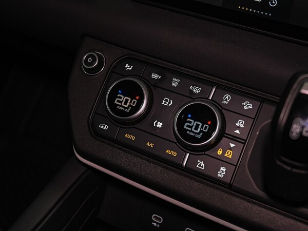 Used Land Rover Defender 2021 for sale - 76276156: Photo 11