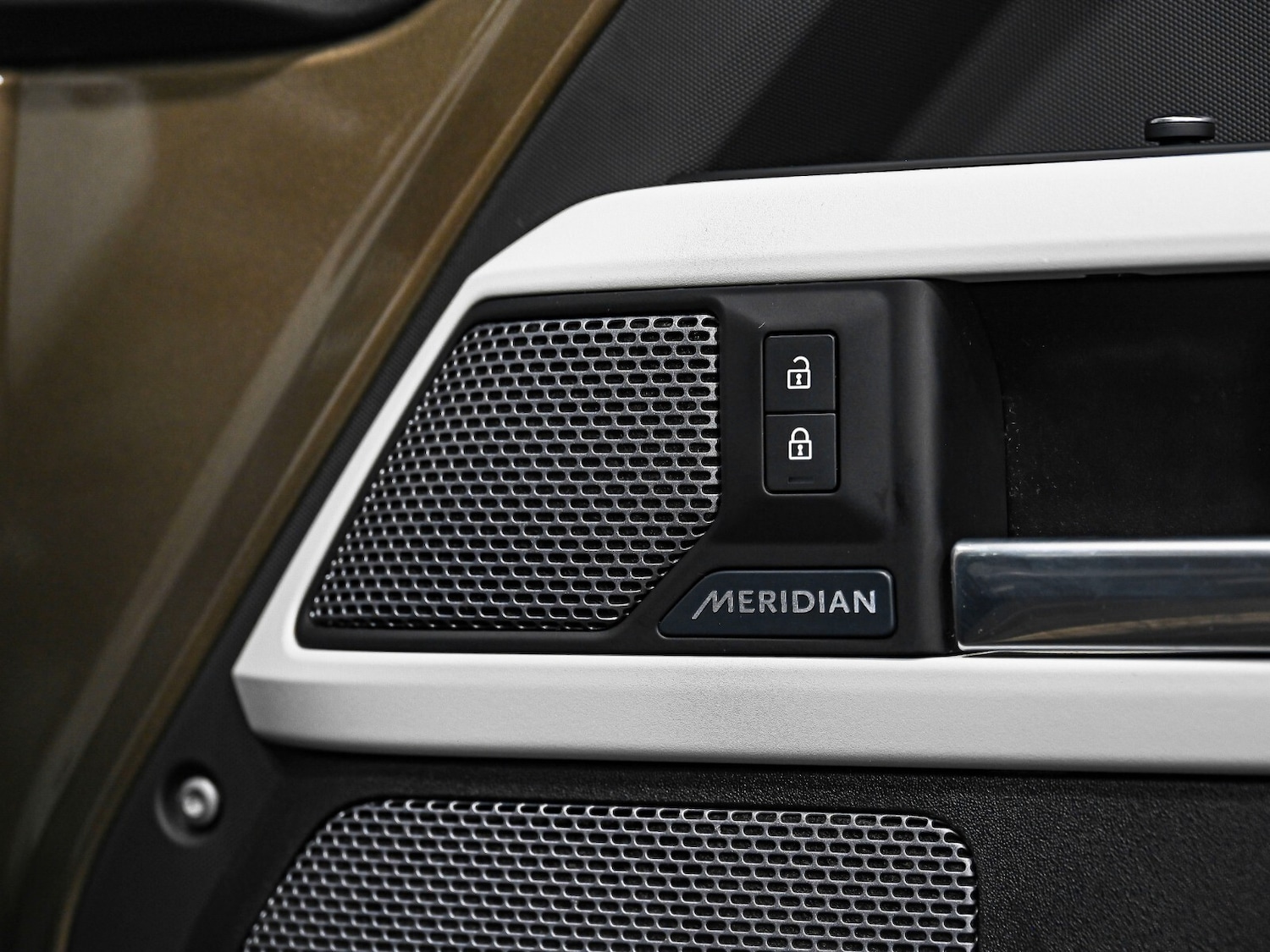 Used Land Rover Defender 2021 for sale - 76276156: Photo 17