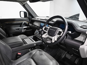 Used Land Rover Defender 2021 for sale - 76276156: Photo 2