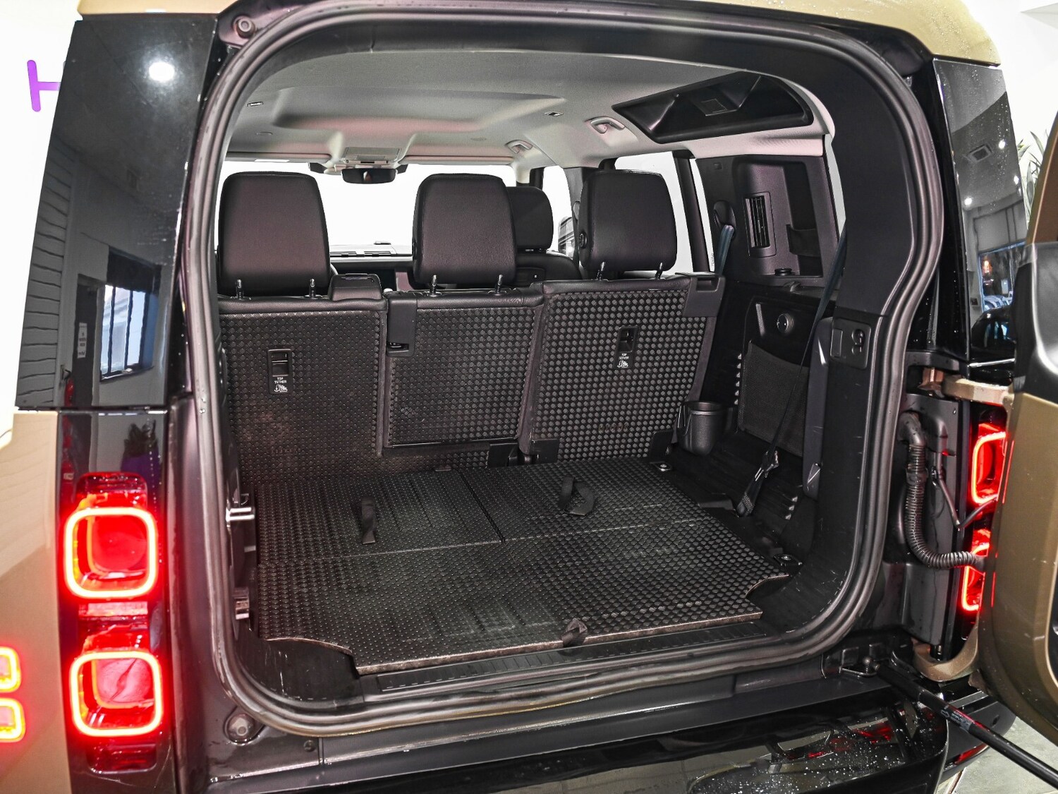 Used Land Rover Defender 2021 for sale - 76276156: Photo 32