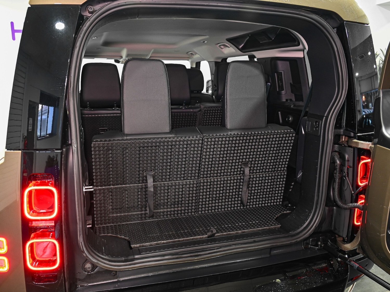 Used Land Rover Defender 2021 for sale - 76276156: Photo 33