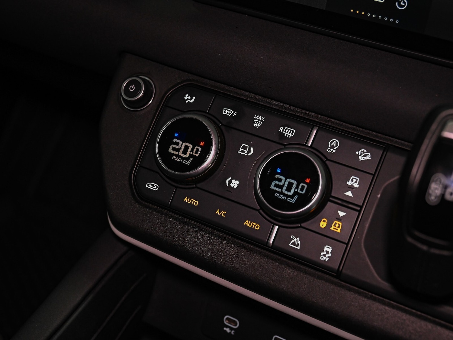 Used Land Rover Defender 2021 for sale - 76869294: Photo 11