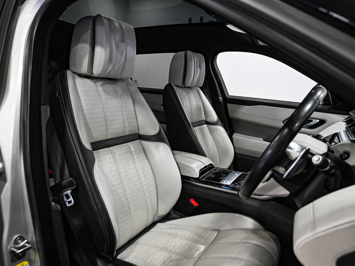 Used Land Rover Range Rover Velar 2019 for sale - 77218838: Photo 3