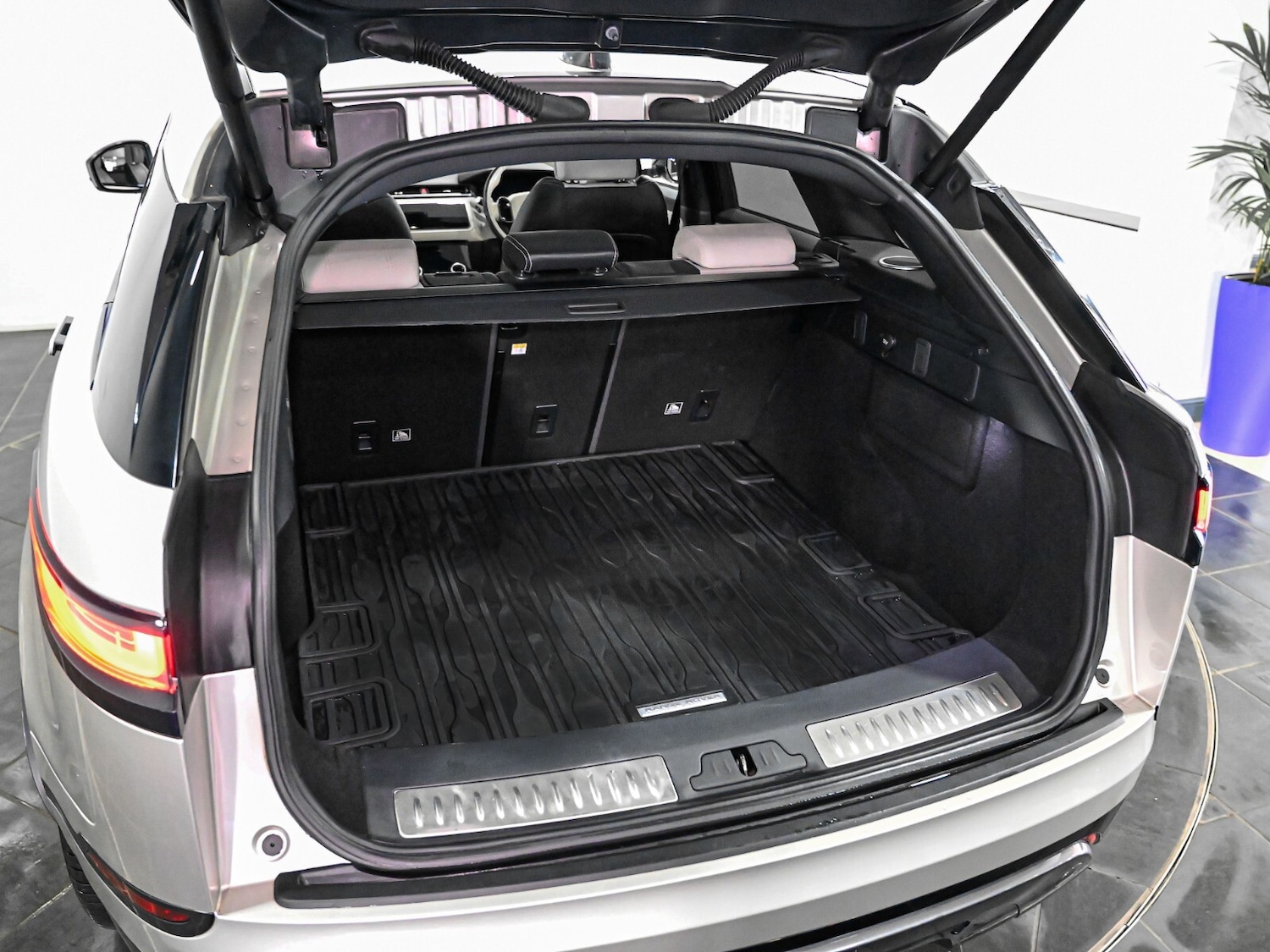 Used Land Rover Range Rover Velar 2019 for sale - 77218838: Photo 32