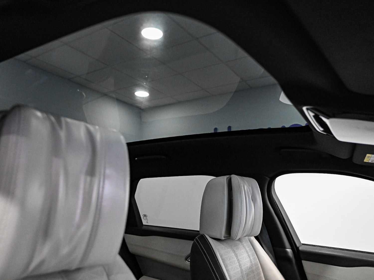 Used Land Rover Range Rover Velar 2019 for sale - 77218838: Photo 4