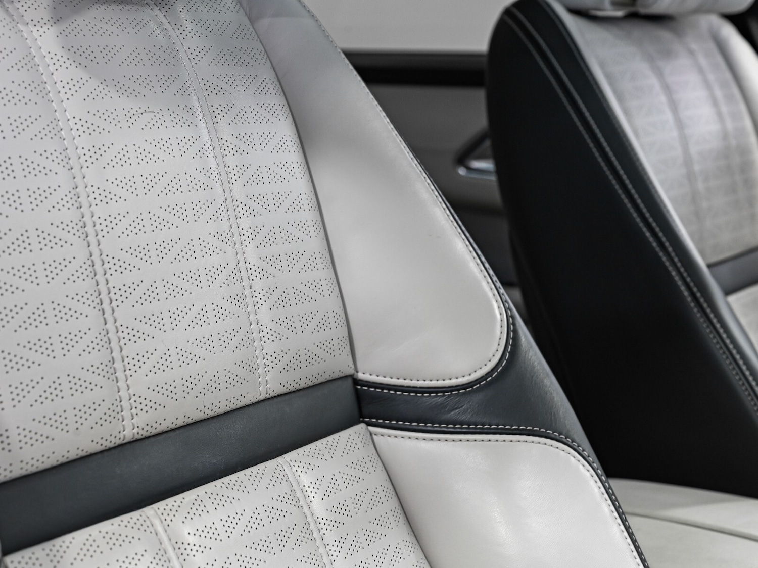 Used Land Rover Range Rover Velar 2019 for sale - 77218838: Photo 8