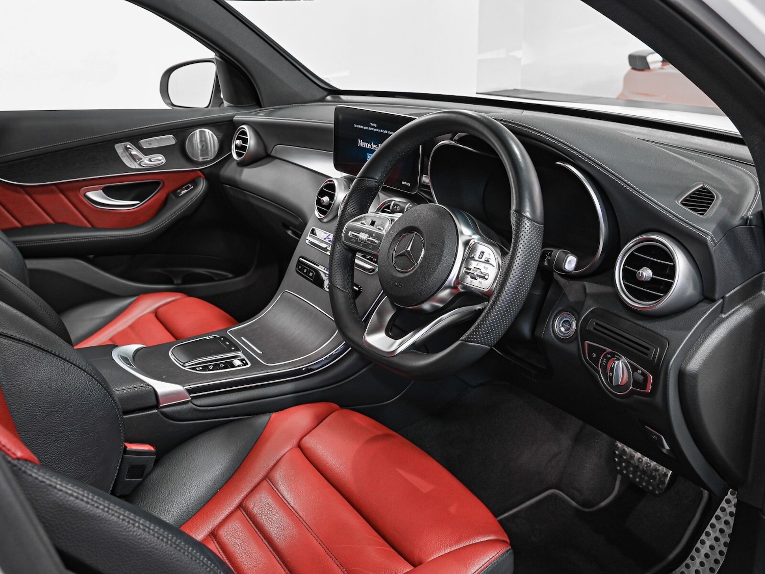 Used Mercedes-Benz GLC 2021 for sale - 77198202: Photo 2