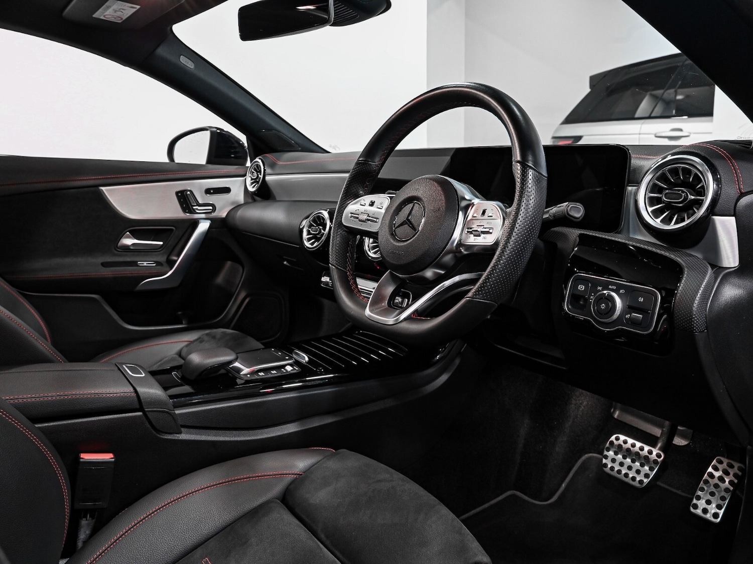 Used Mercedes-Benz CLA 2023 for sale - 76709359: Photo 2