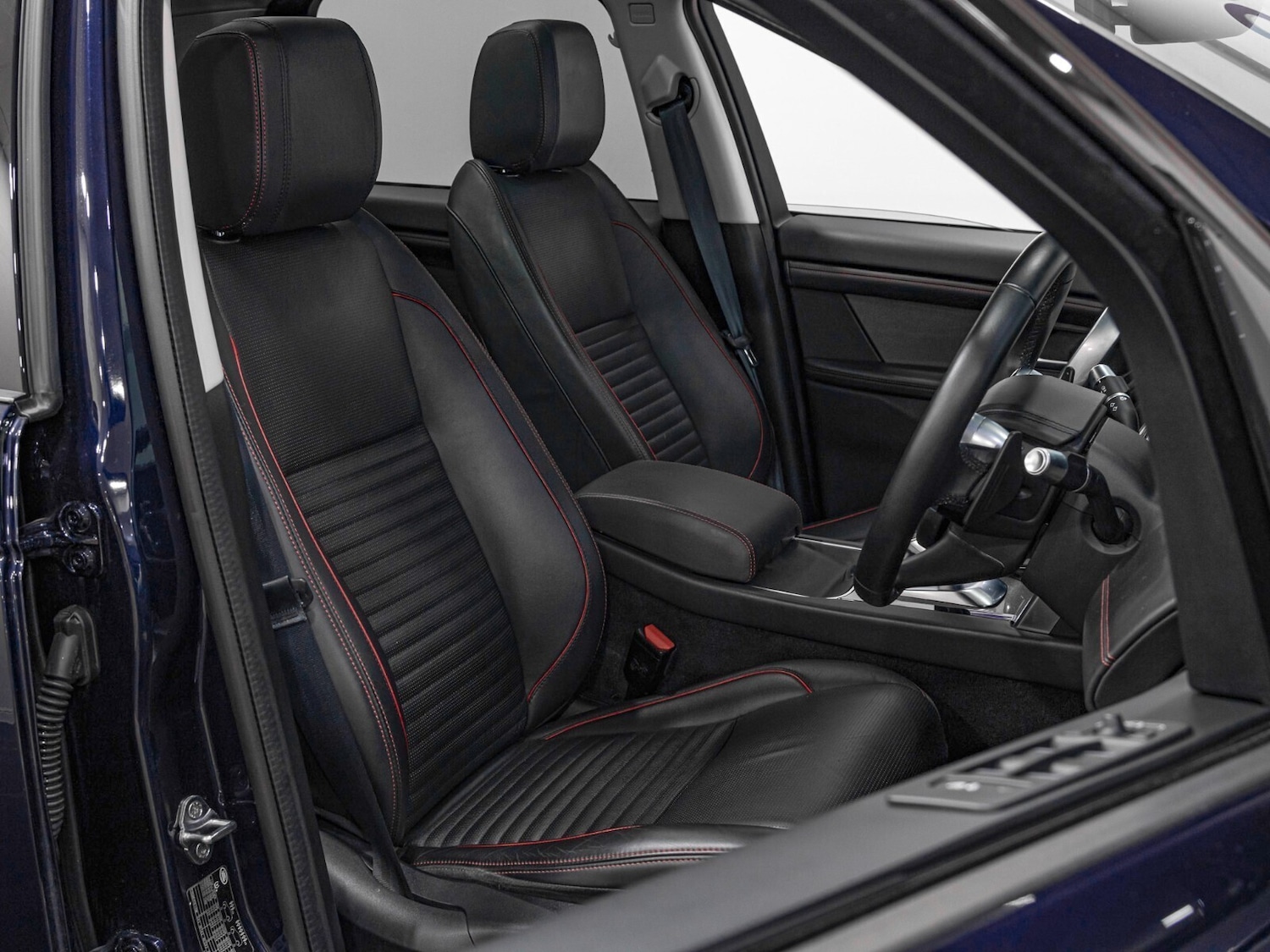 Used Land Rover Discovery Sport 2022 for sale - 76872356: Photo 2