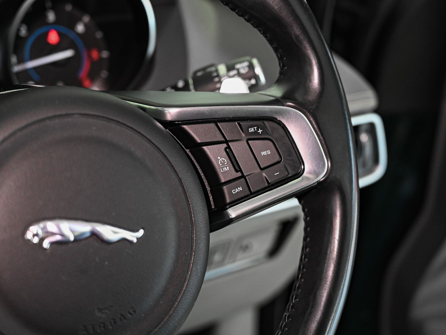 Used Jaguar F-Pace 2017 for sale - 77927390: Photo 11