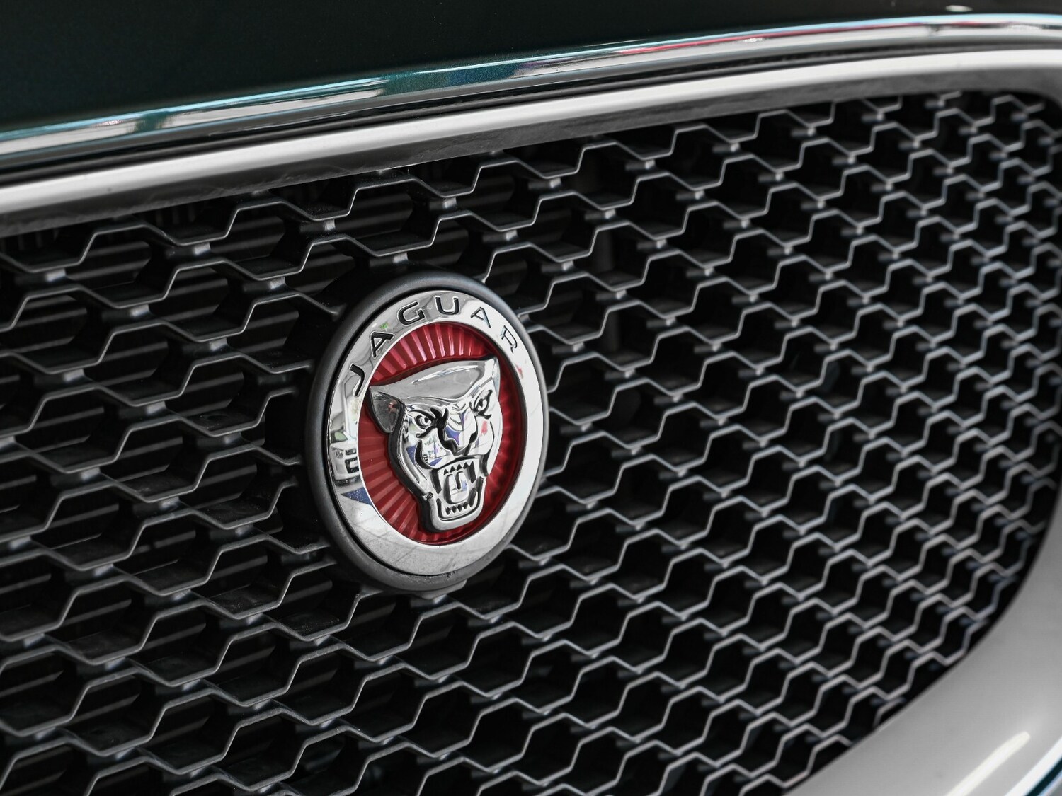 Used Jaguar F-Pace 2017 for sale - 77927390: Photo 2