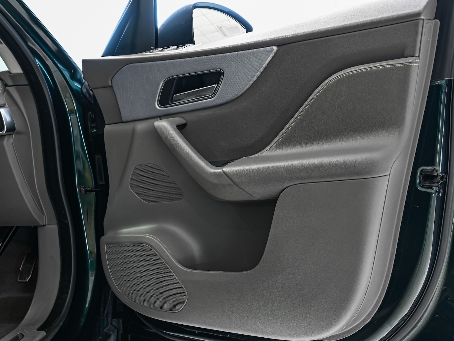 Used Jaguar F-Pace 2017 for sale - 77927390: Photo 26