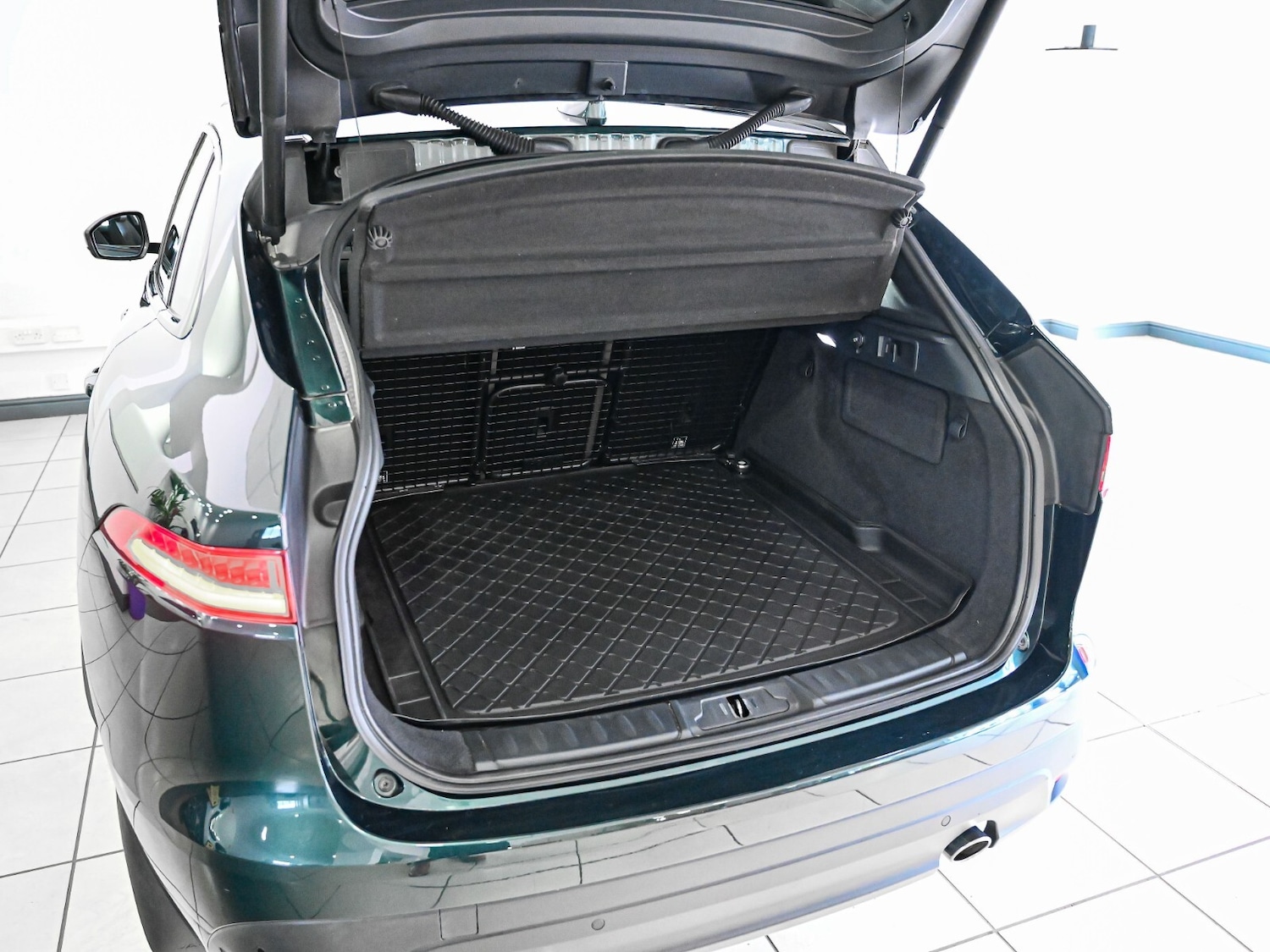 Used Jaguar F-Pace 2017 for sale - 77927390: Photo 30