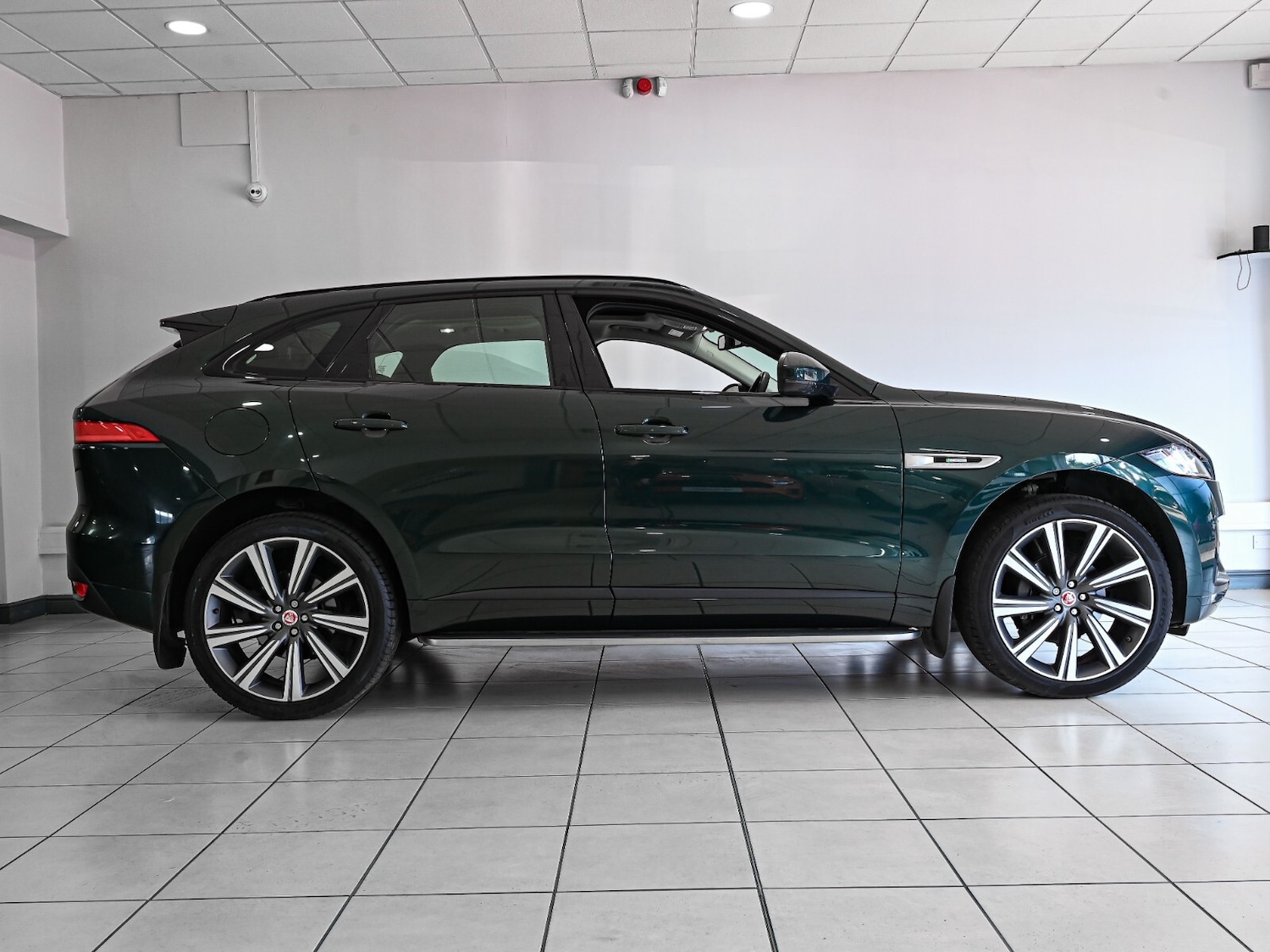 Used Jaguar F-Pace 2017 for sale - 77927390: Photo 5