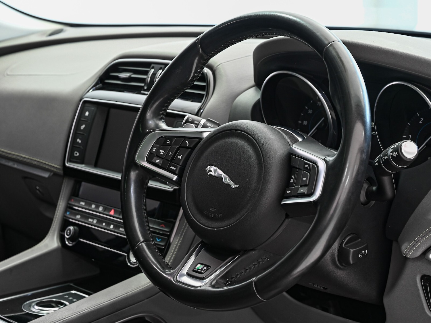 Used Jaguar F-Pace 2017 for sale - 77927390: Photo 8