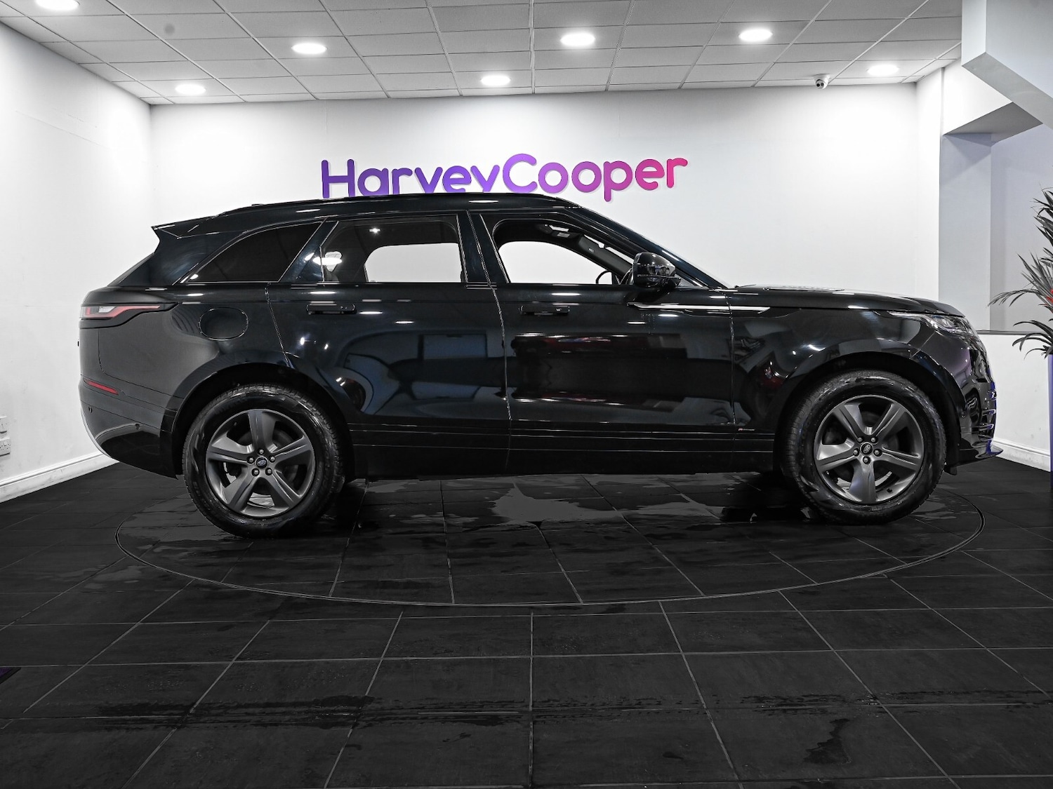 Used Land Rover Range Rover Velar 2022 for sale - 76872775: Photo 4