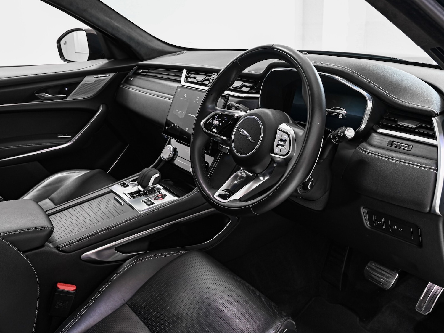 Used Jaguar F-Pace 2023 for sale - 77552386: Photo 2