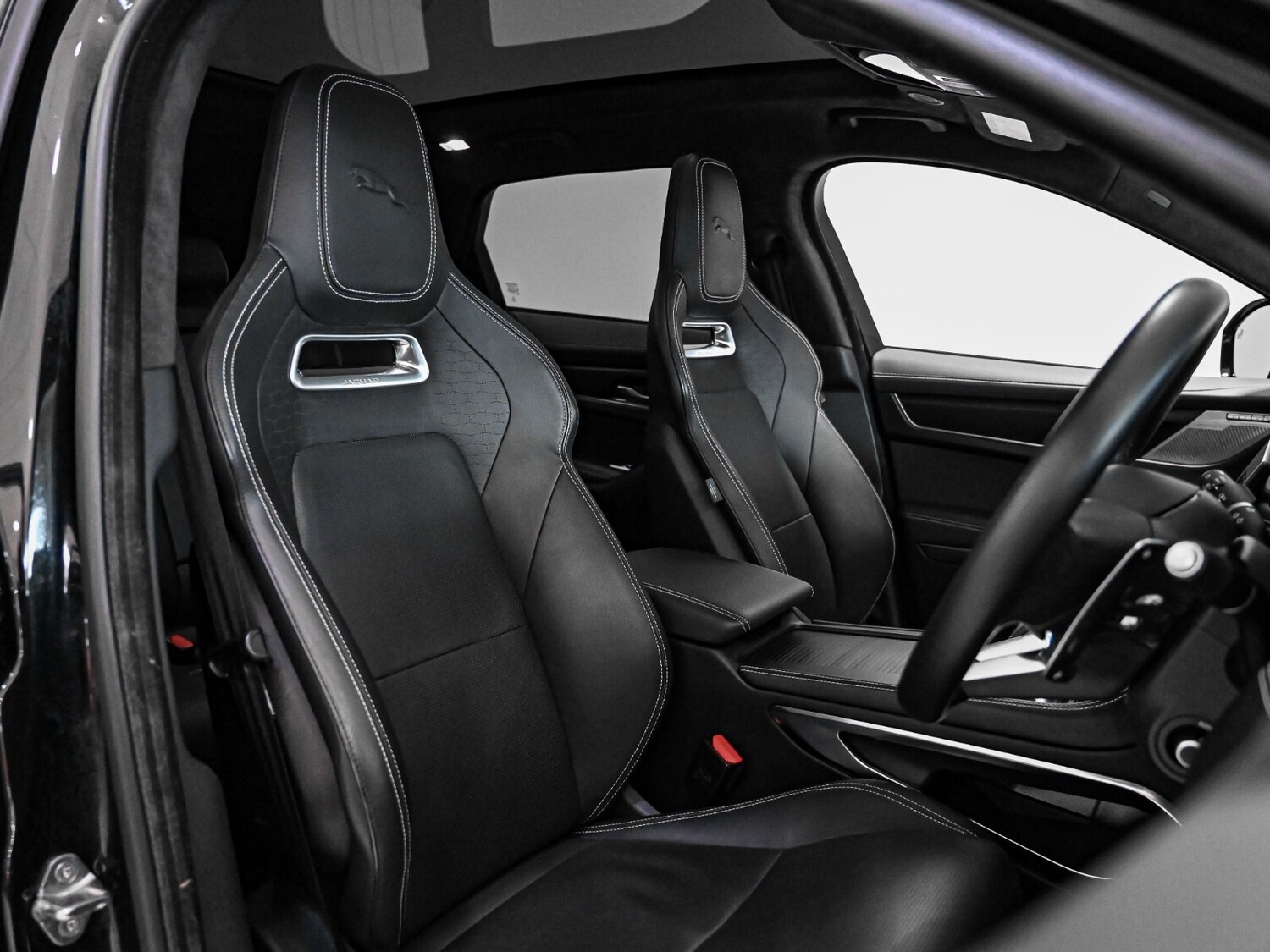 Used Jaguar F-Pace 2023 for sale - 77552386: Photo 3