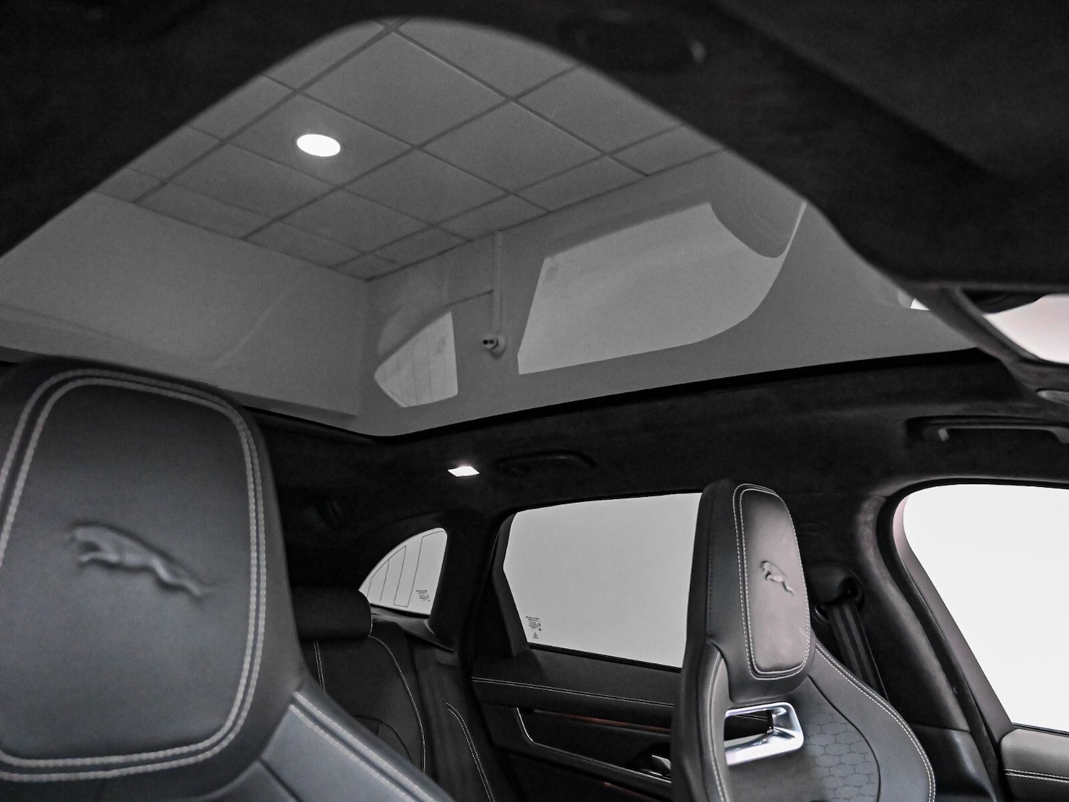 Used Jaguar F-Pace 2023 for sale - 77552386: Photo 9